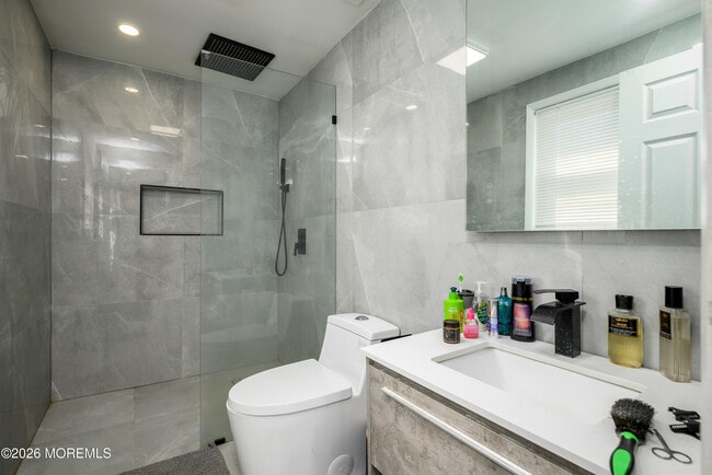 Building Photo - 570 Eltone Rd