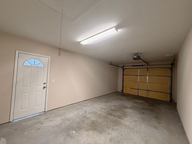 Building Photo - 110-112 Lyons Dr NW