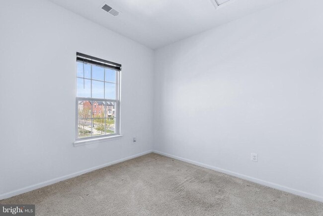 Building Photo - 5365 S Center Dr