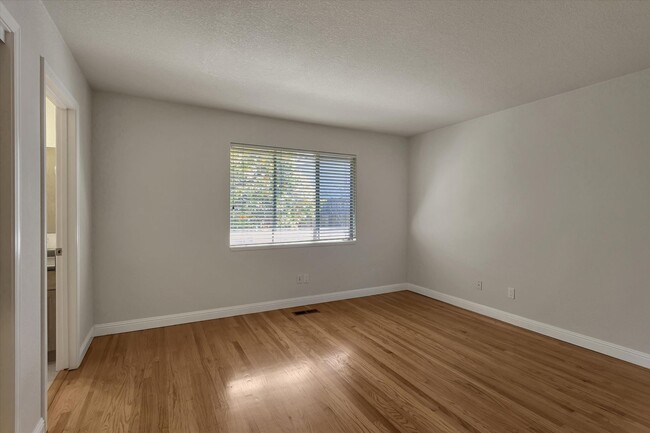 Building Photo - Tons of Space l Great Schools l Prime Sili...