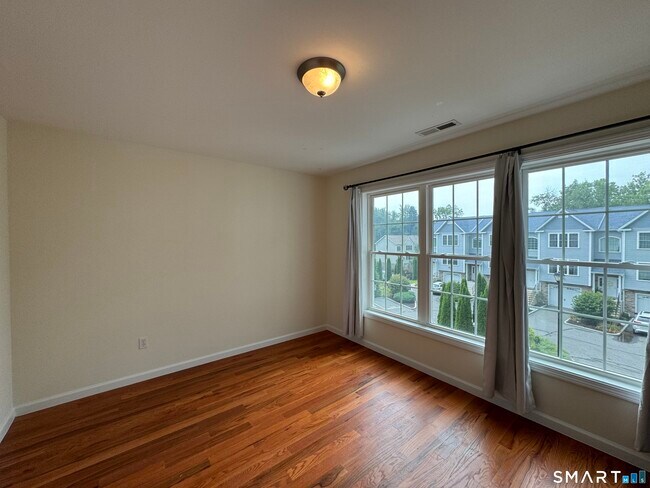 Building Photo - 23 Oak Branch Dr