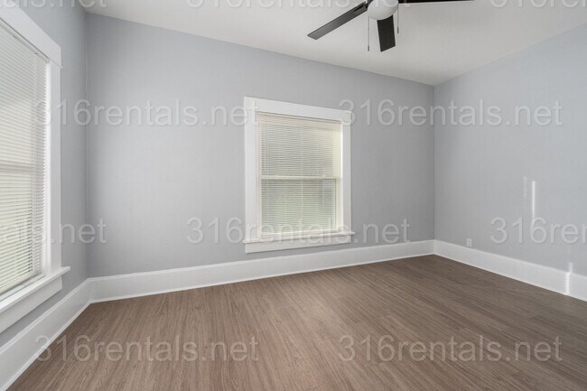 Building Photo - $850 - 1 bed 1 bath - Beautiful newly renovated Multi-family home located in Delano