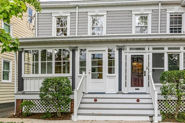 Primary Photo - 35 Maple St