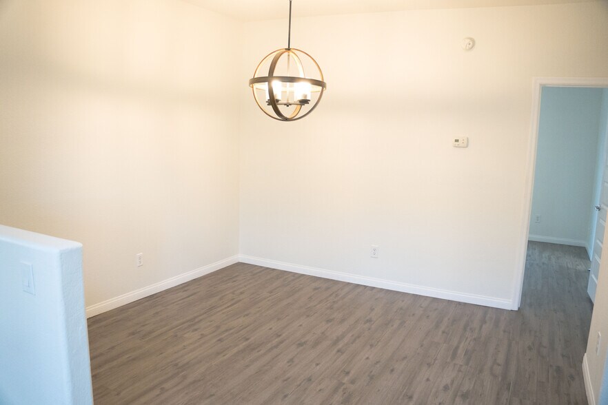 Building Photo - 900 S 94th St