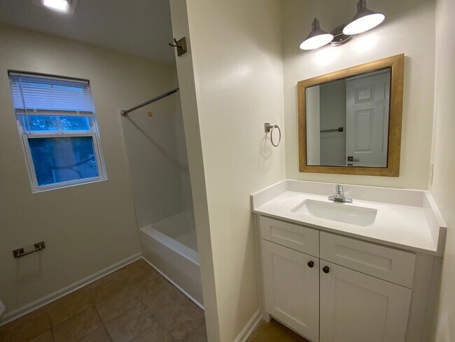 Building Photo - 5140 Greenville Loop Rd