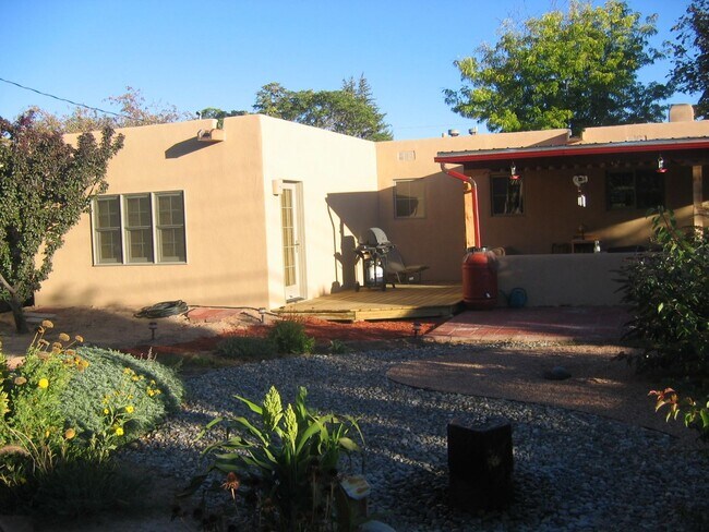 Building Photo - Santa Fe Style House & Studio on Rio Vista...