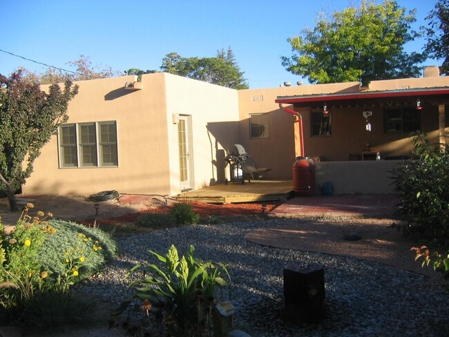 Building Photo - Unfurnished or Furnished - Santa Fe Style House & Studio on Rio Vista St.