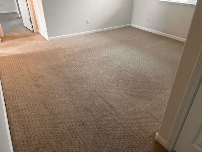 Building Photo - Great looking home and neighborhood in the North Village area close to shopping and freeway access