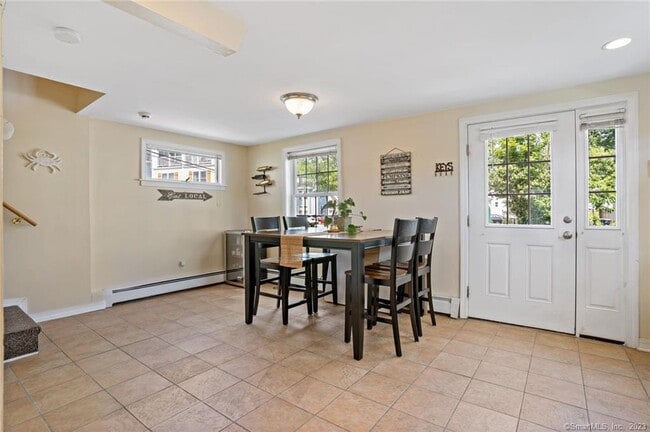 Building Photo - 210 Broadway