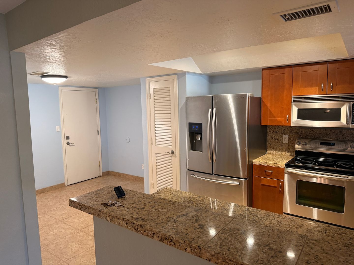 Building Photo - 7850 E Granada Rd