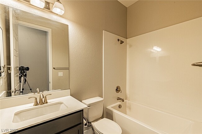 Building Photo - 6465 Farness St