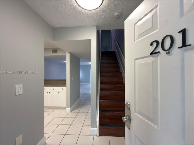 Building Photo - 2630 W 76th St