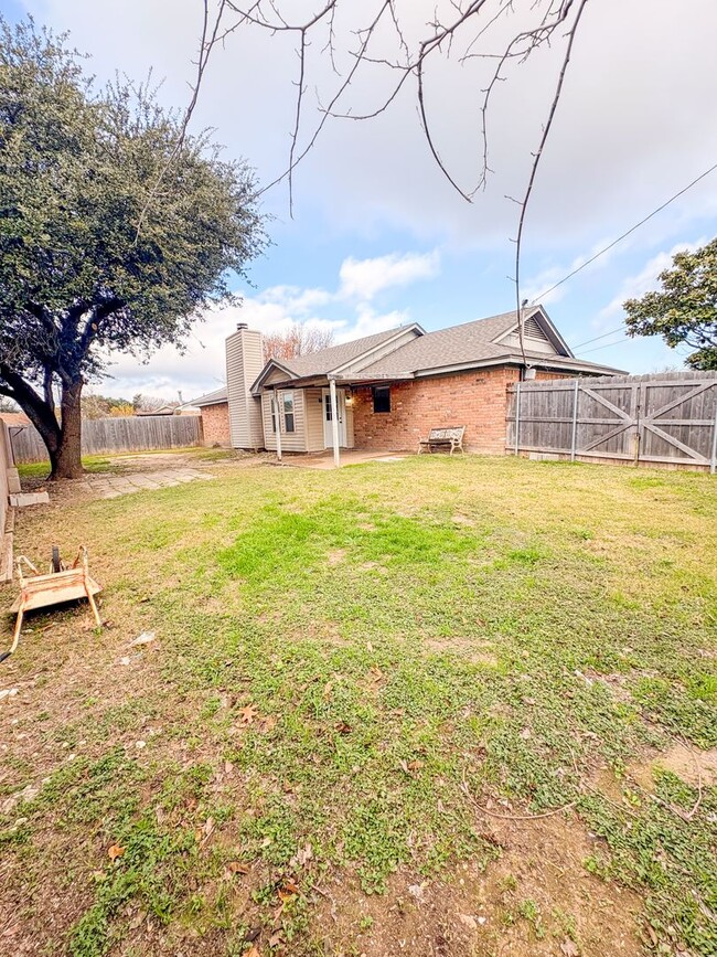 Building Photo - 100 Marylee Dr