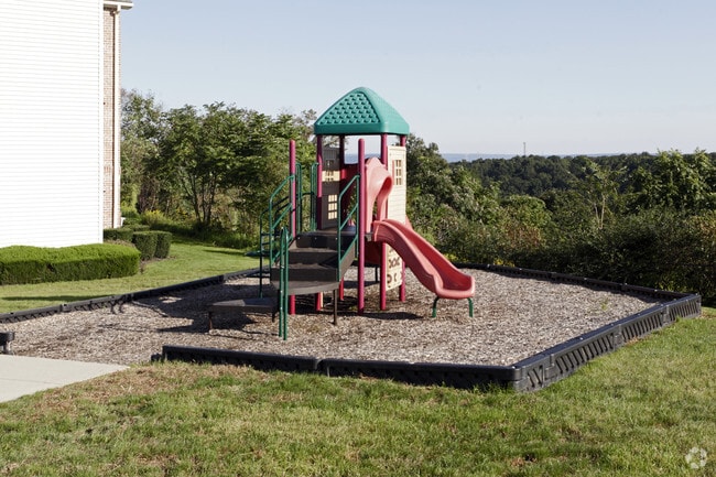 Building Photo - Waterford at Summit View