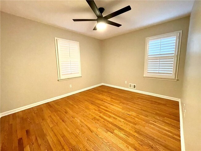 Building Photo - 245 Willow Springs Dr