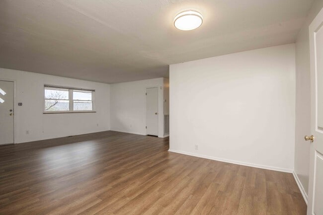 Building Photo - 3051 Dow Dr