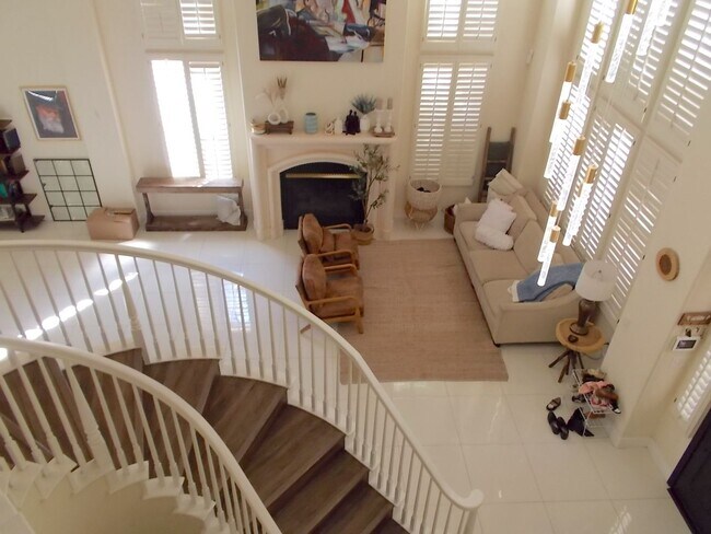 Building Photo - Stunning Fully Remodeled Luxury Home in Peccole Ranch