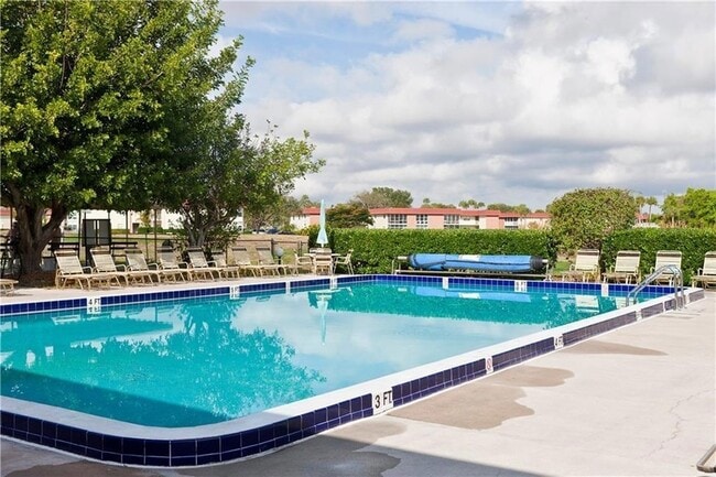 Building Photo - 53 Woodland Dr