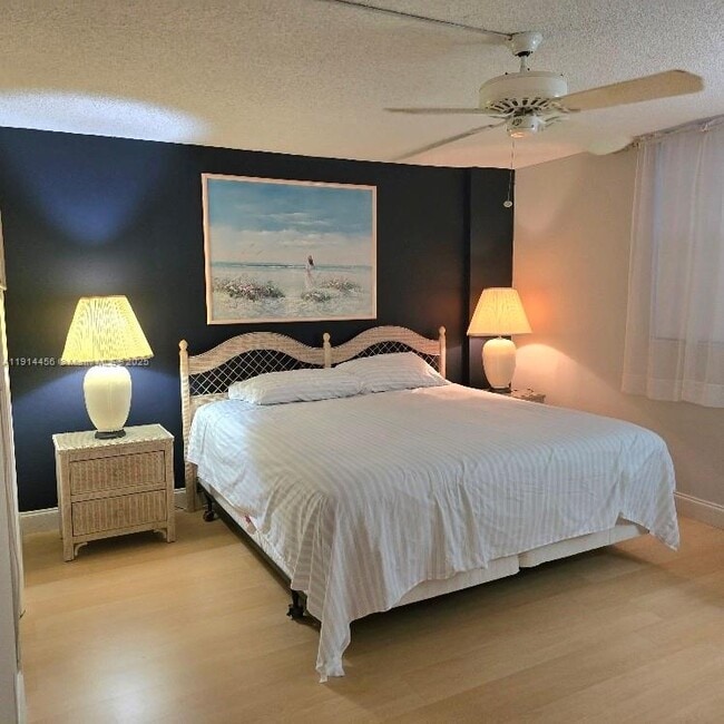 Building Photo - 200 SE 5th Ave