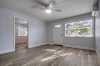 Building Photo - ***Available Now****   Two bedroom, One Ba...