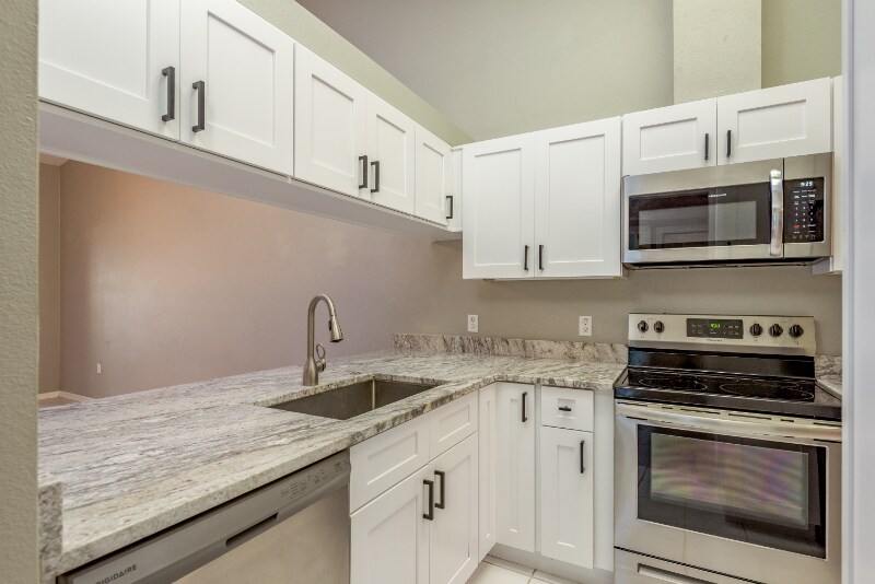 Building Photo - 406 S Bayview Blvd