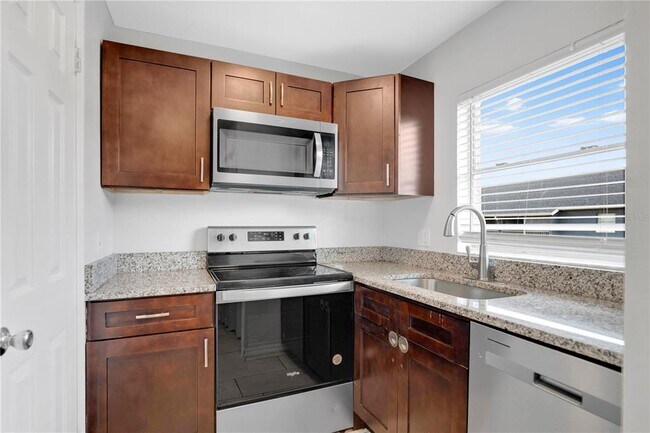Building Photo - 4100 Pershing Pointe Pl
