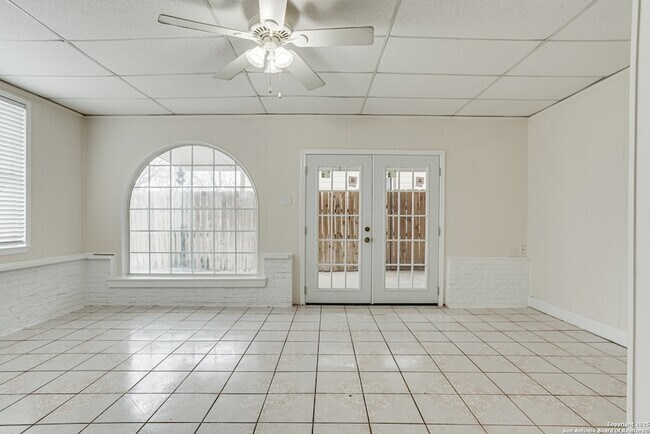 Building Photo - 811 Cottonwood Ave