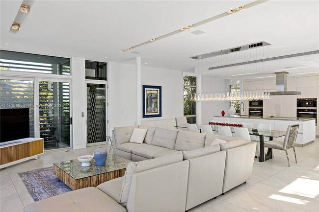 Building Photo - 440 S Hibiscus Dr