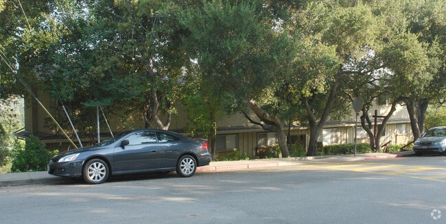 Primary Photo - 14649 Oak