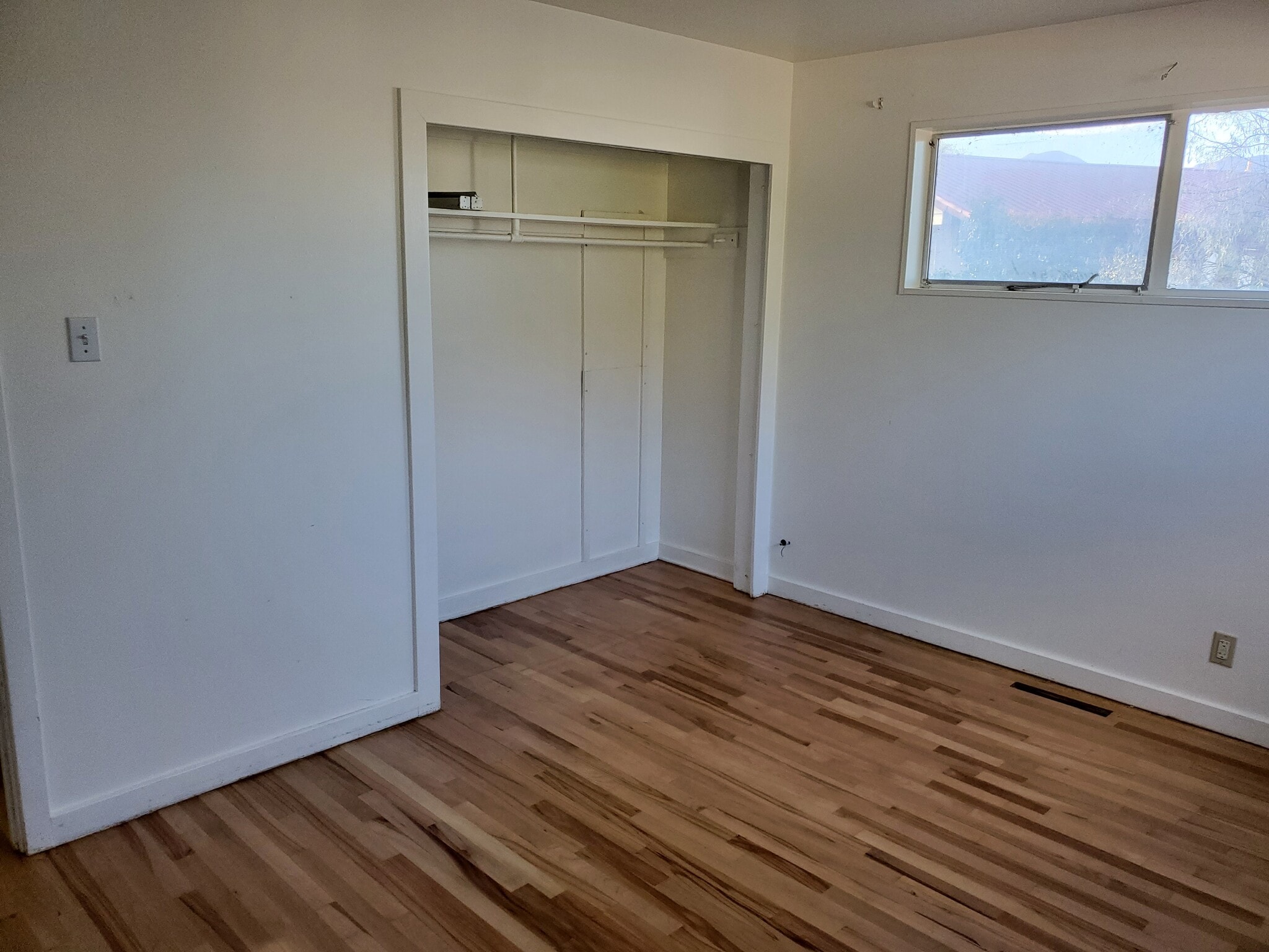 Building Photo - 1217 1st St