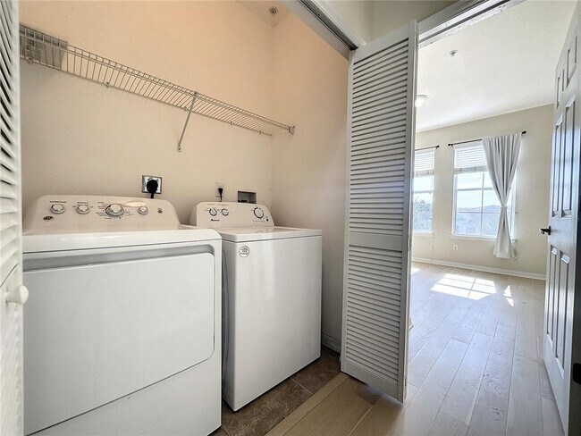 Building Photo - 11564 Mizzon Dr