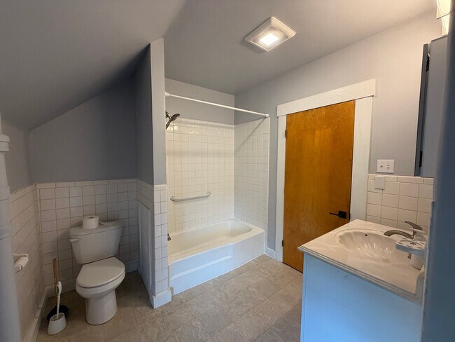 Building Photo - 53 Pleasant St