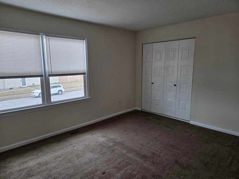 Building Photo - 1105 Commonwealth Place