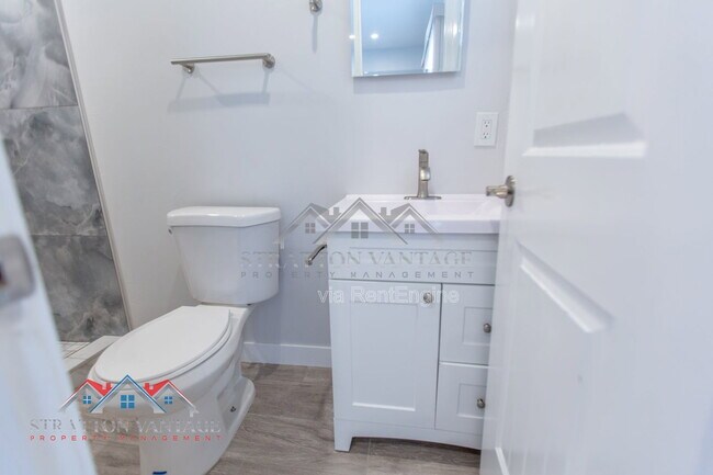 Building Photo - 2912 W Butler Dr