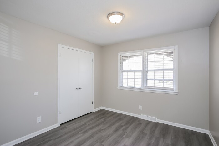 Building Photo - 3624 NE West Park Dr