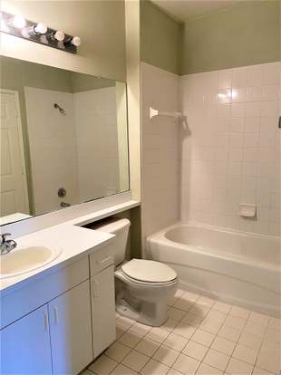 Building Photo - 625 Fairway Dr