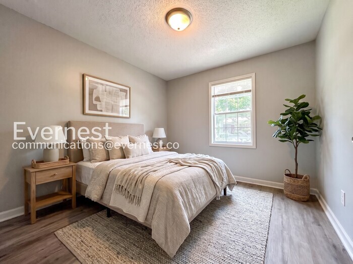 Building Photo - 229 Hampton Dr