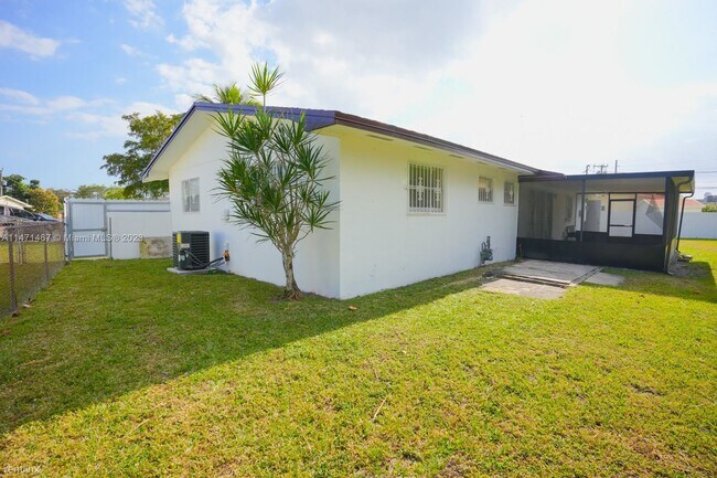 Building Photo - 3 br, 2 bath House - 135 NW 208th Street 135