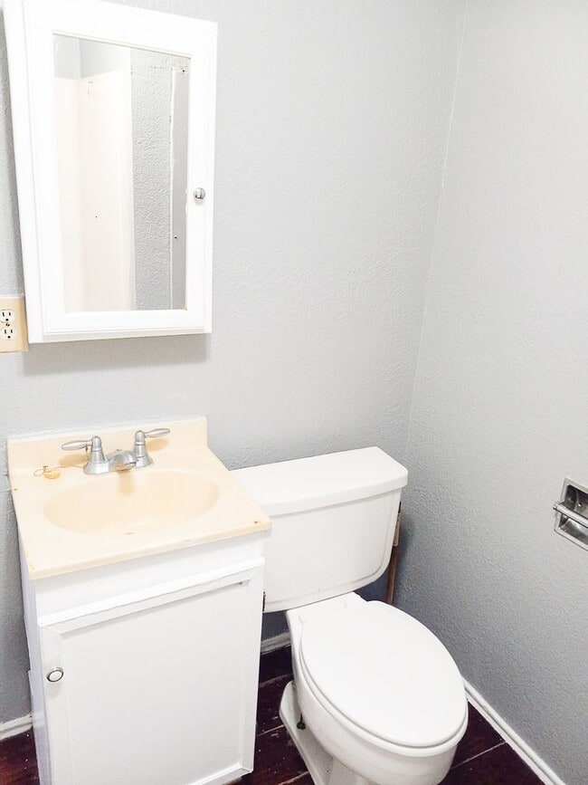Building Photo - $0 First Month's Rent / $0 Deposit at Move-in