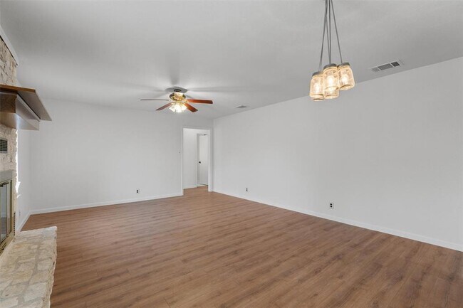 Building Photo - 209 E Rector St