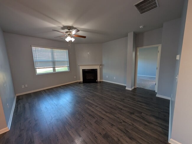 Building Photo - 445 Saffron Ct