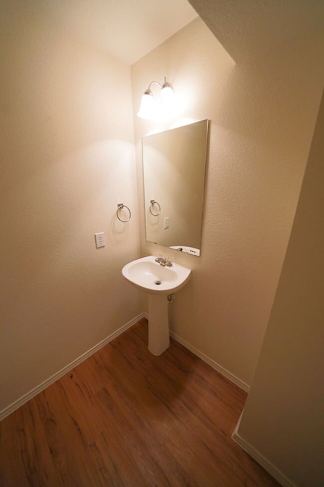 Building Photo - Beautifully maintained home for lease! - Realtor Commission: $500