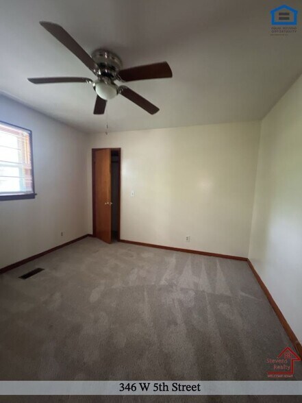 Building Photo - 346 W 5th St