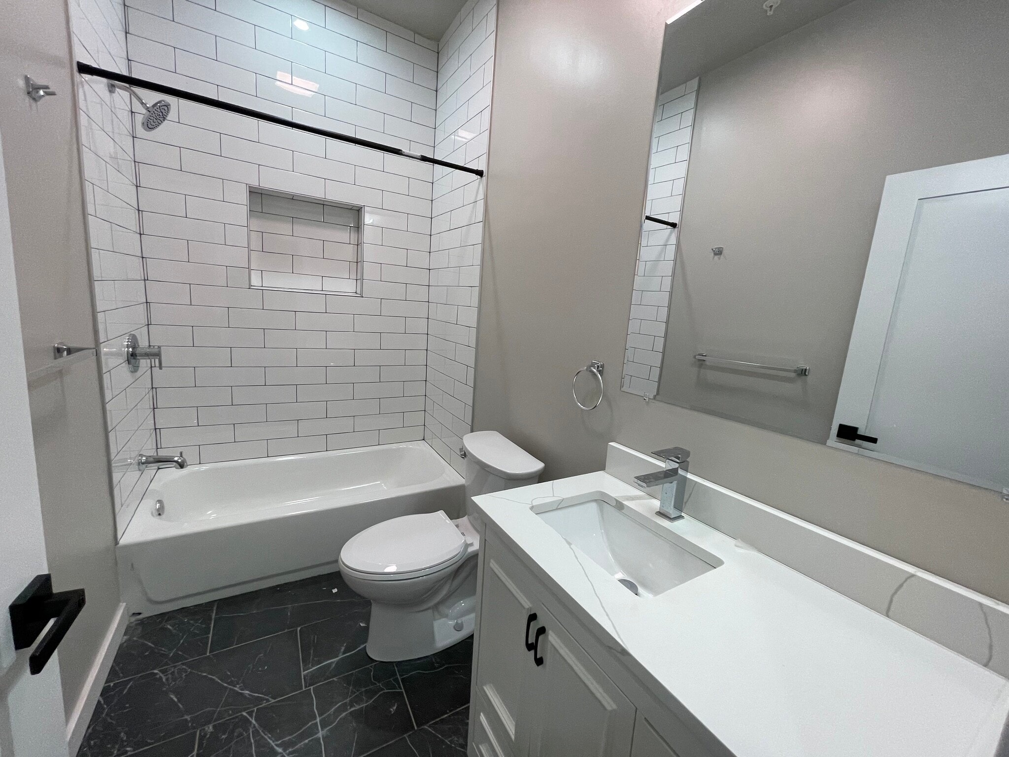 Building Photo - 711 Chew St