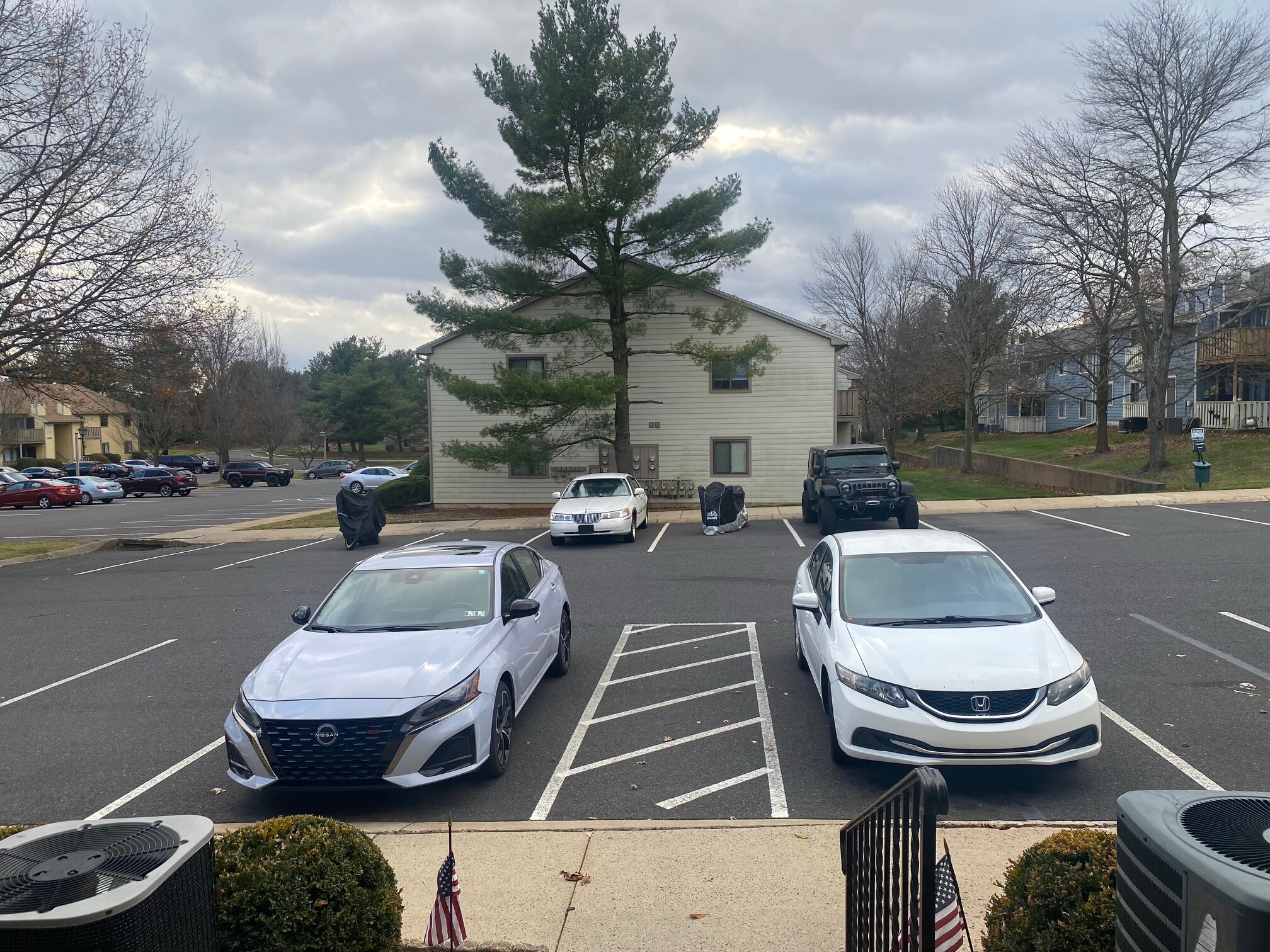 Parking - 1903 Jefferson Ct