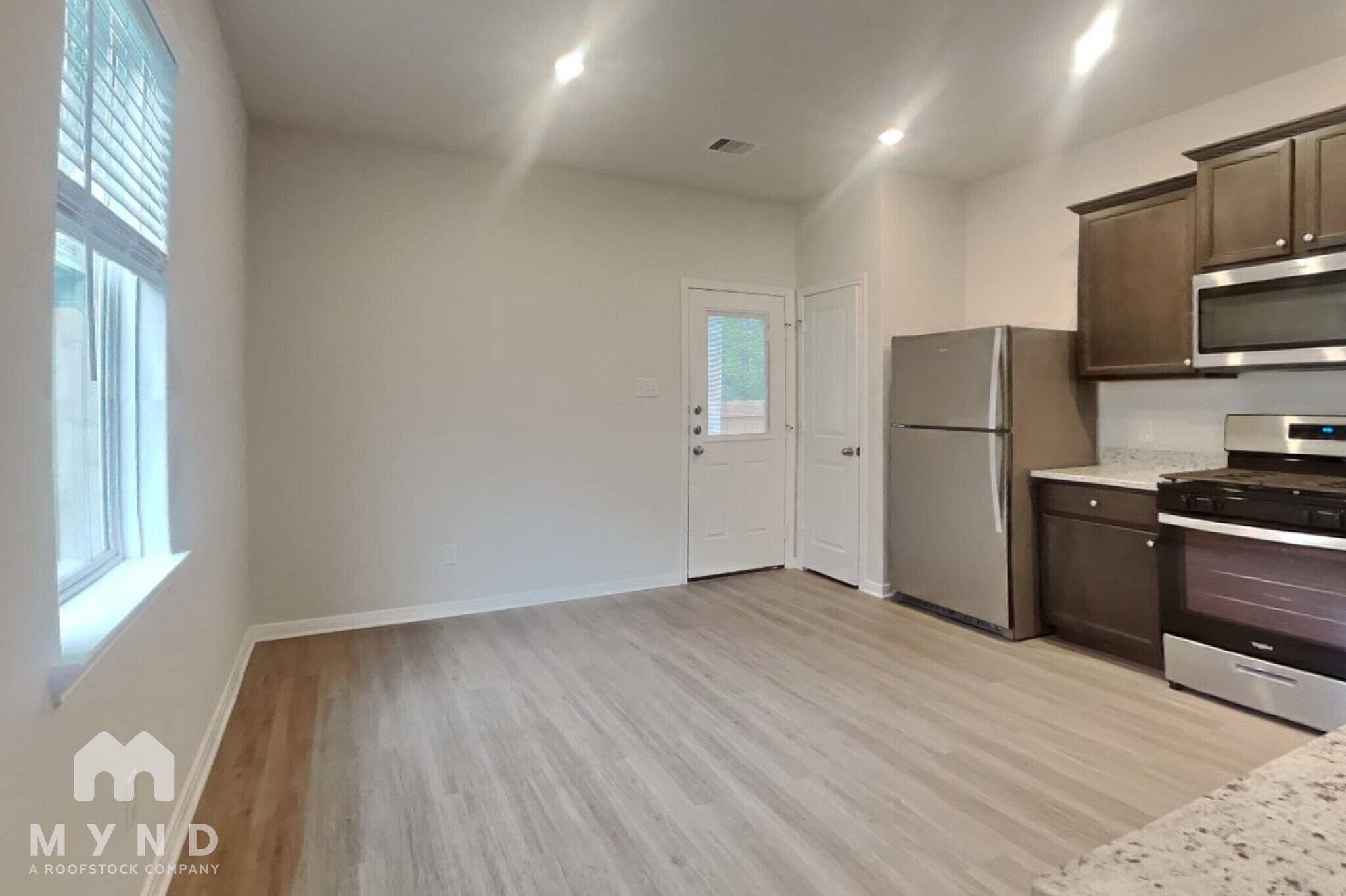 Building Photo - 15431 Maple Ter Dr