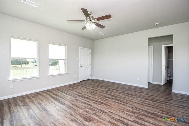 Building Photo - 544 Buckskin Dr