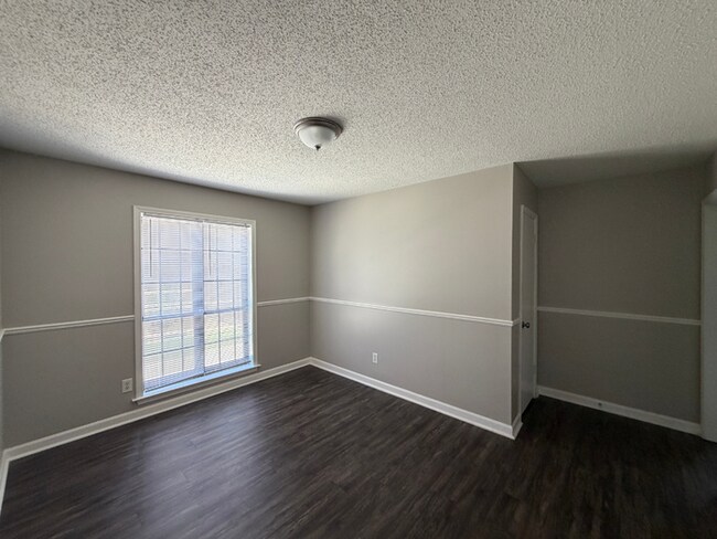 Building Photo - Charming 3BR/2BA Bartlett Area Home | Soaring High Ceilings, Brick Fireplace & Fenced Yard