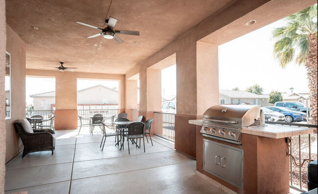Building Photo - 314 Breezy Pl