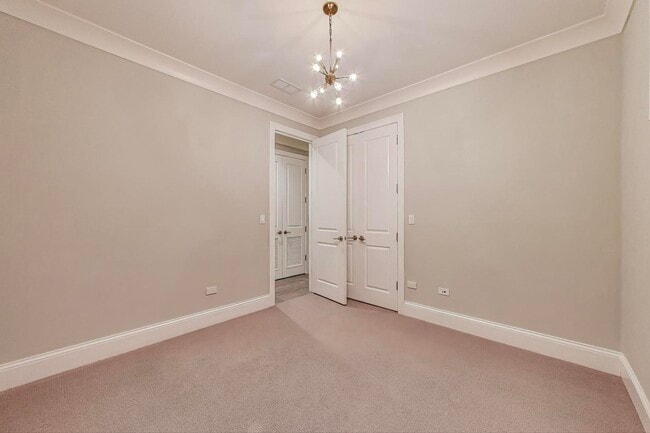 Building Photo - 2038 N Burling St